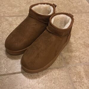 Brown Suede Ankle Boots with Faux Fur Lining